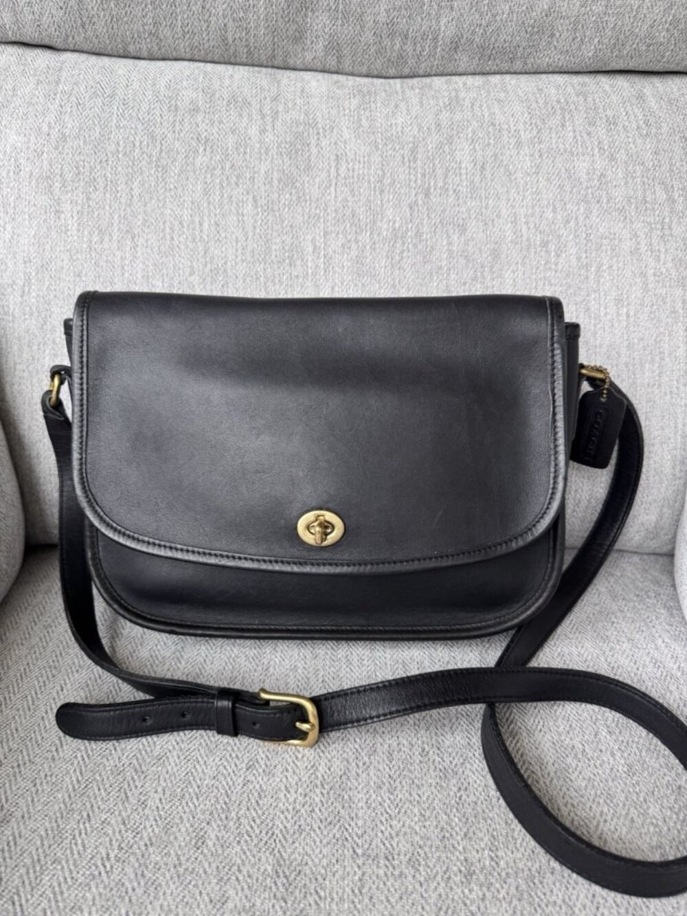 Vintage COACH City Bag 9790 Black Leather Gold Hardware Crossbody Hang Tag MINT